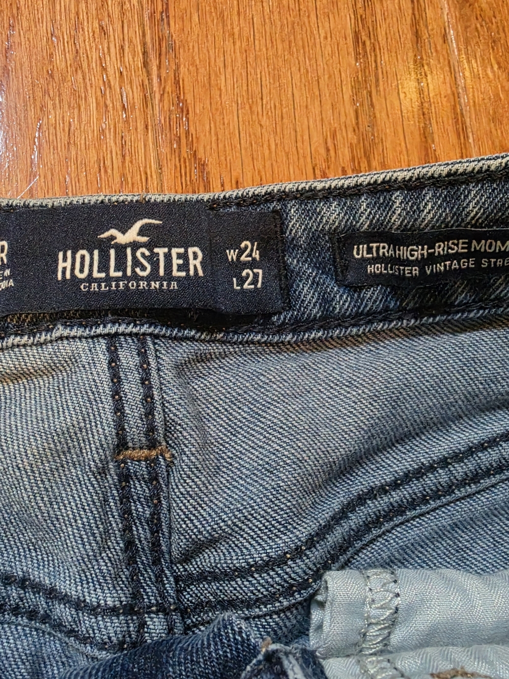 Hollister Ultra High-Rise Mom Jeans Medium Wash Size 0 Regular - Picture 3 of 6